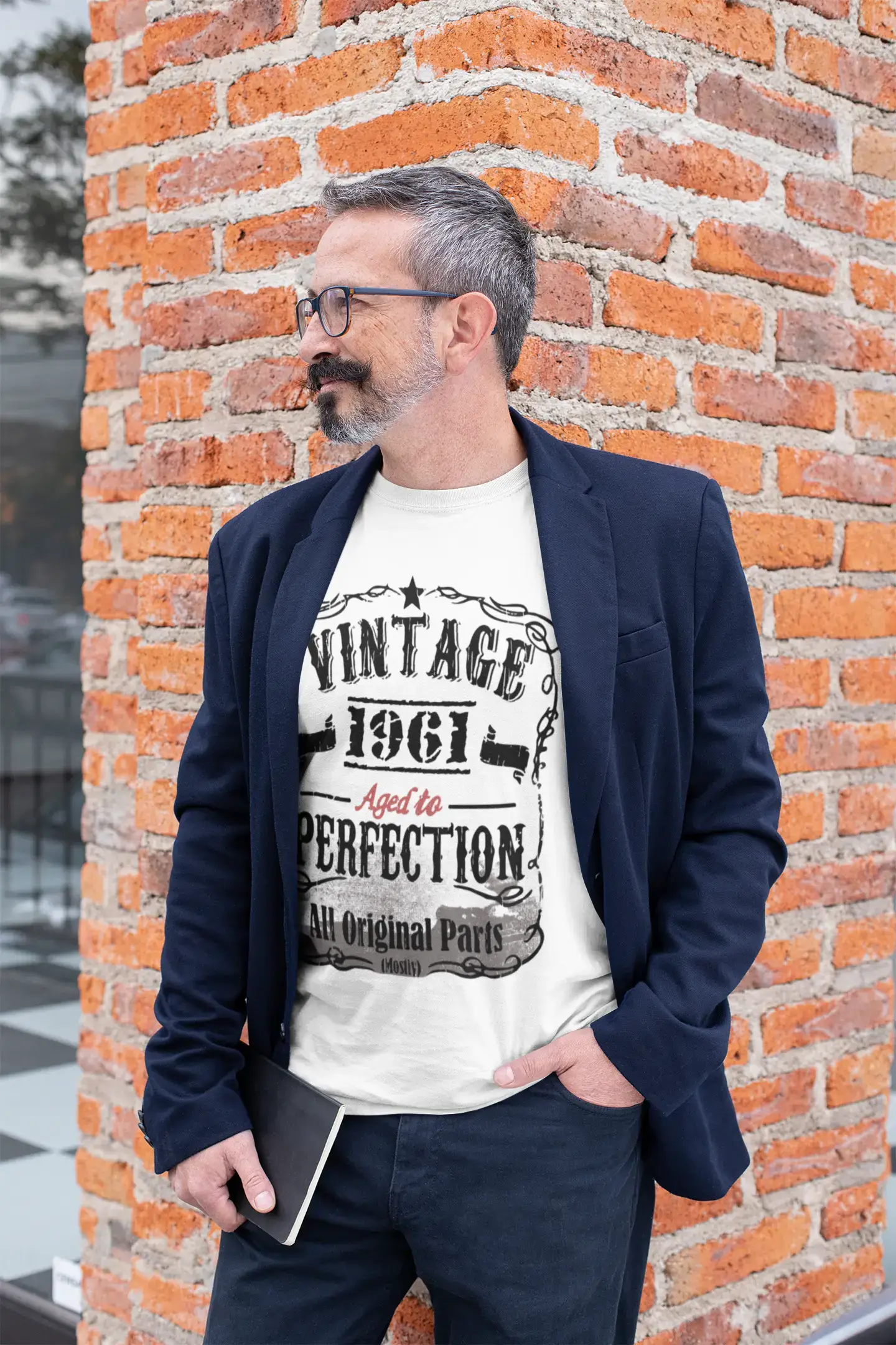 1961 Vintage Aged to Perfection Men's T-shirt White Birthday Gift 00488